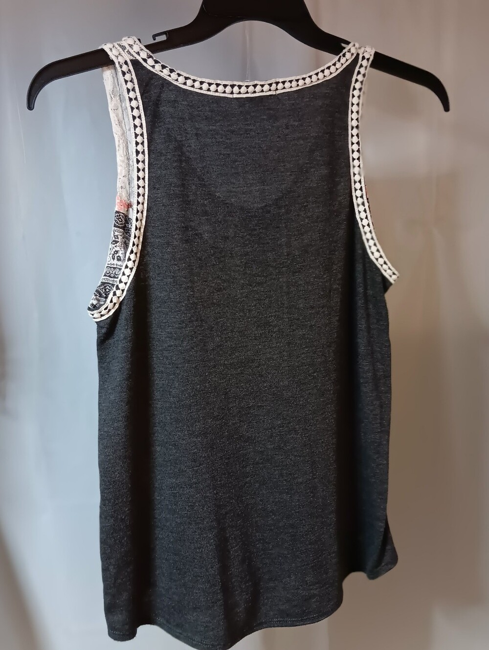 Taylor & Sage Women's Large Black/Peach Floral Print & Crochet Lace Trim Top - Picture 2 of 7